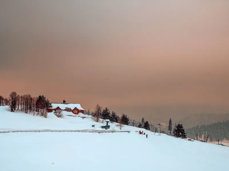Kashmir — Peak snow